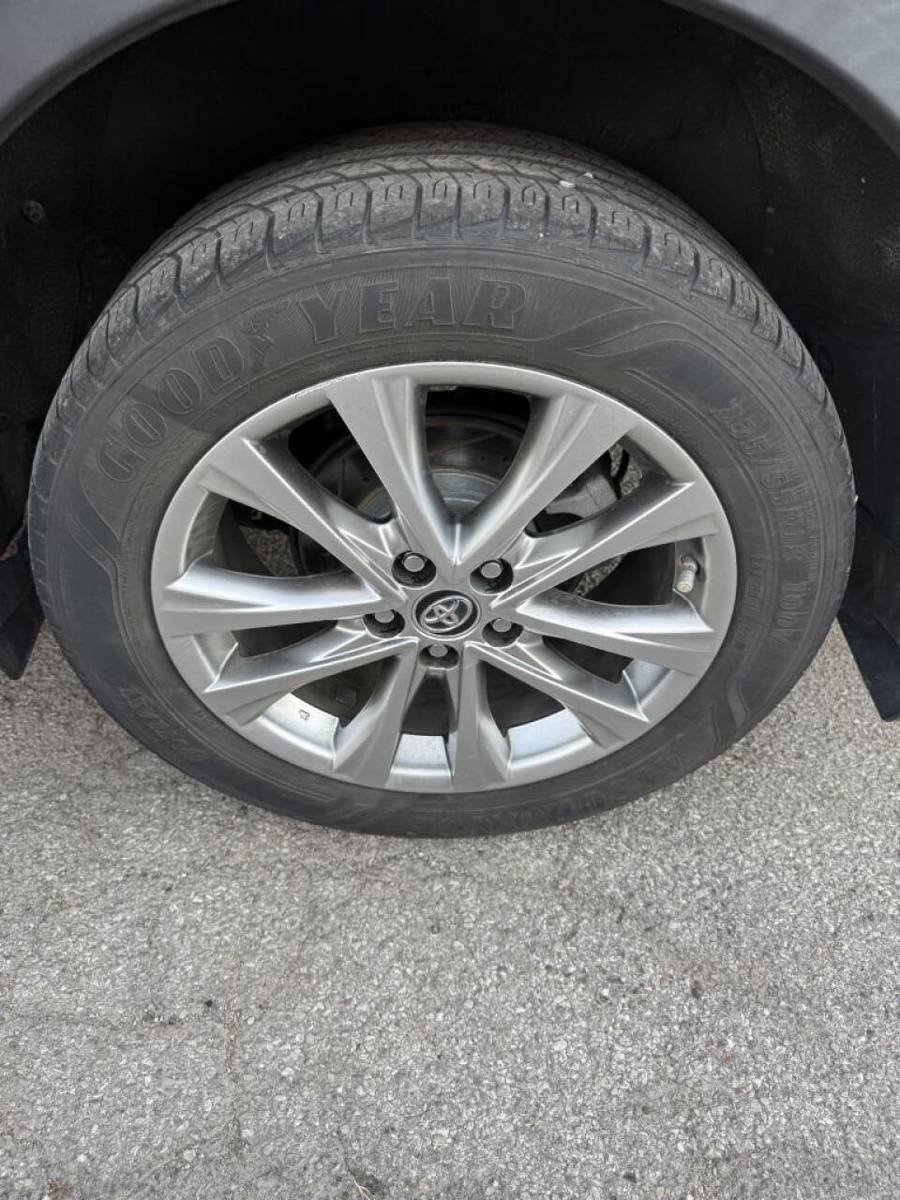 Used 2018 Toyota RAV4 Limited w/ Advanced Technology Package FWD image 27