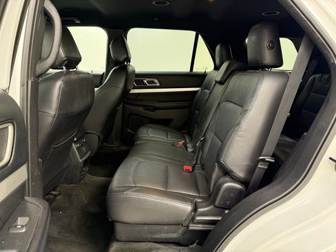 Used 2017 Ford Explorer XLT image 18