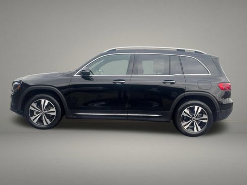 Used 2025 Mercedes-Benz GLB 250 4MATIC image 2