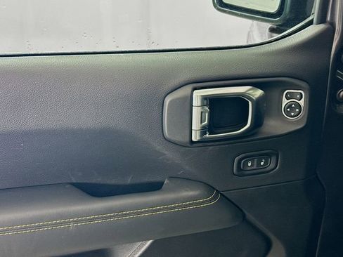 New 2025 Jeep Gladiator Sport image 17