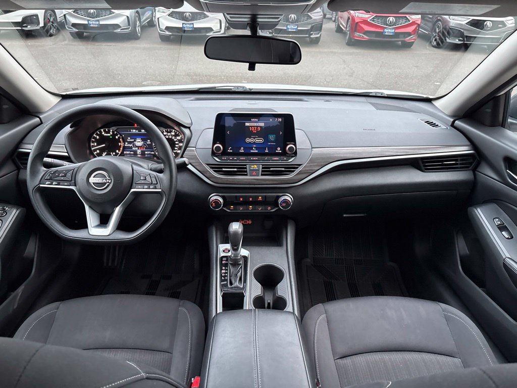 Used 2025 Nissan Altima 2.5 SV FWD image 26