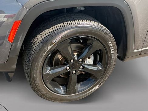 Used 2023 Jeep Grand Cherokee Altitude AWD/4WD image 10