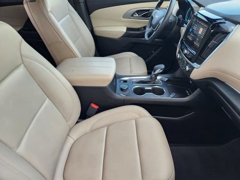 Used 2023 Chevrolet Traverse LT FWD image 19