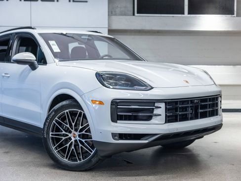 New 2026 Porsche Cayenne AWD/4WD image 13