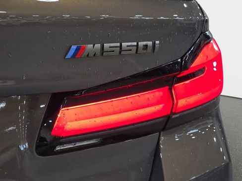 Used 2023 BMW M550i xDrive w/ Dynamic Handling Package image 27