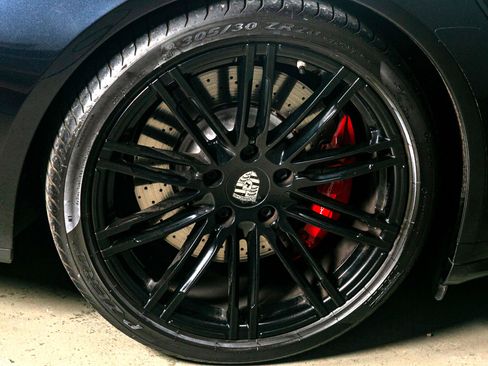 Used 2015 Porsche 911 Turbo image 17