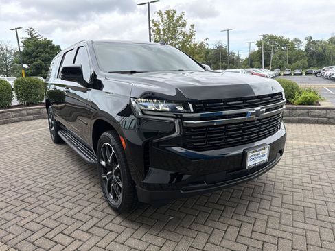 Used 2022 Chevrolet Suburban RST w/ Luxury Package AWD/4WD image 7