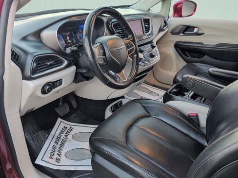 Used 2020 Chrysler Pacifica Touring-L image 28