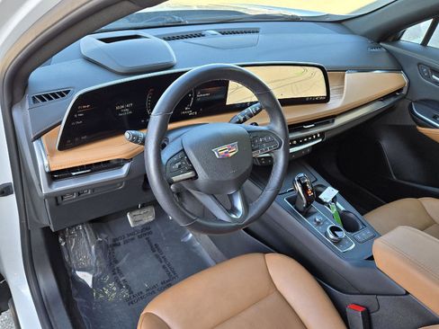 Used 2024 Cadillac XT4 Sport image 5