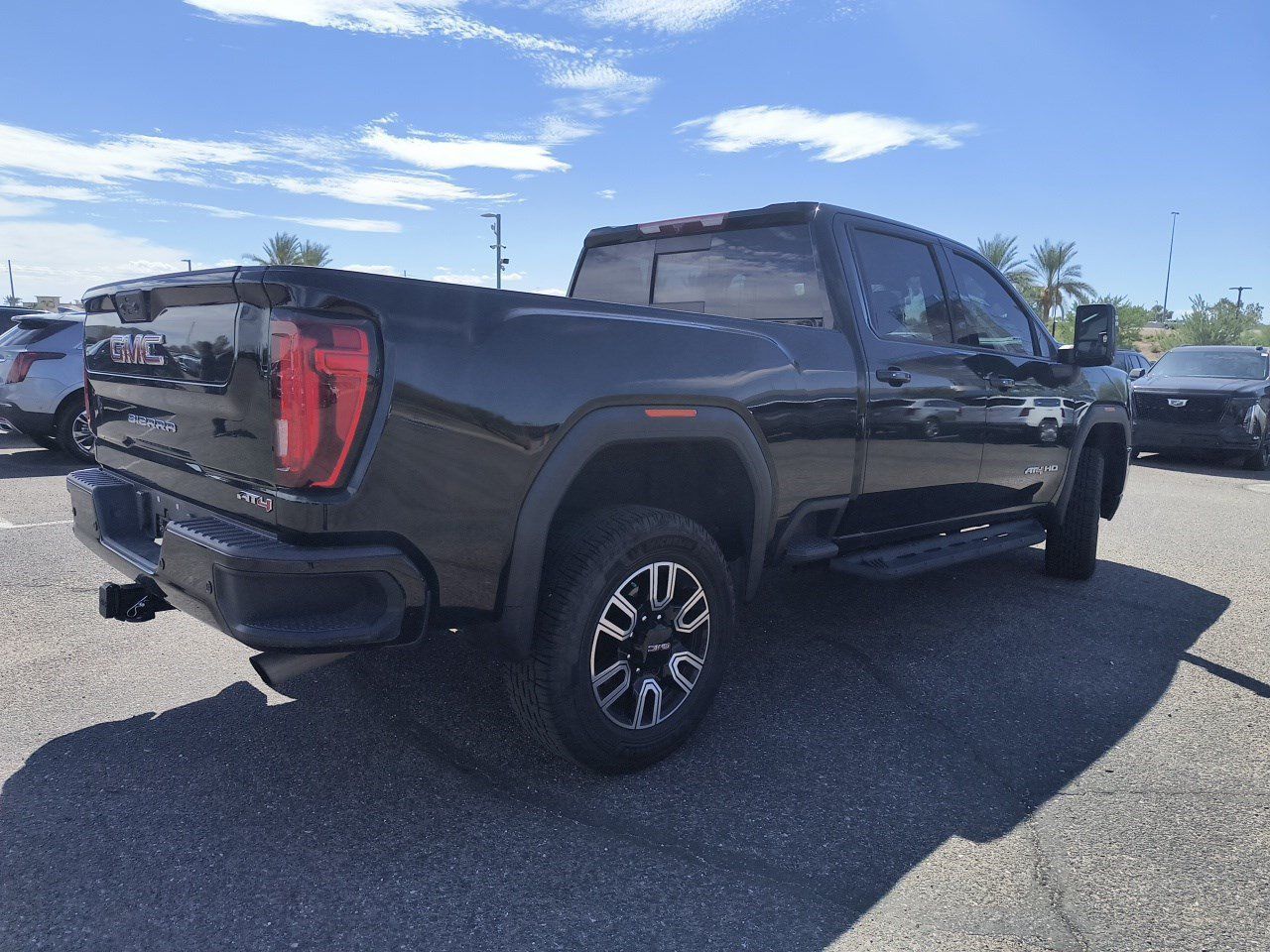 Used 2022 GMC Sierra 2500 AT4 w/ AT4 Preferred Package AWD/4WD image 4