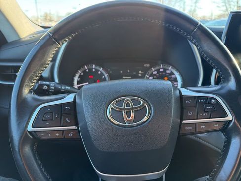 Used 2023 Toyota Highlander XLE image 26