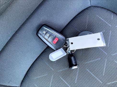 Used 2024 Toyota RAV4 XLE w/ Convenience Package FWD image 14