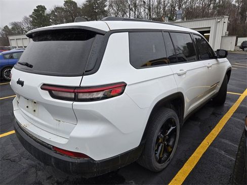 Used 2023 Jeep Grand Cherokee L Altitude image 5