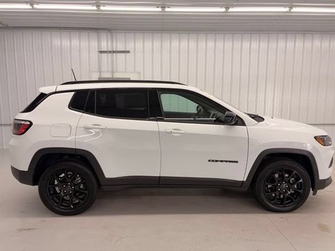Used 2025 Jeep Compass Latitude w/ Altitude Special Edition AWD/4WD image 6