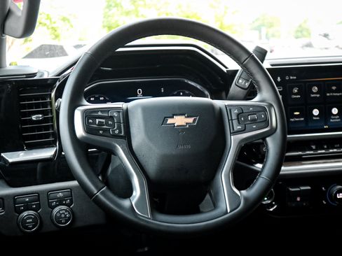 Used 2025 Chevrolet Silverado 2500 LT w/ Convenience Package AWD/4WD image 6