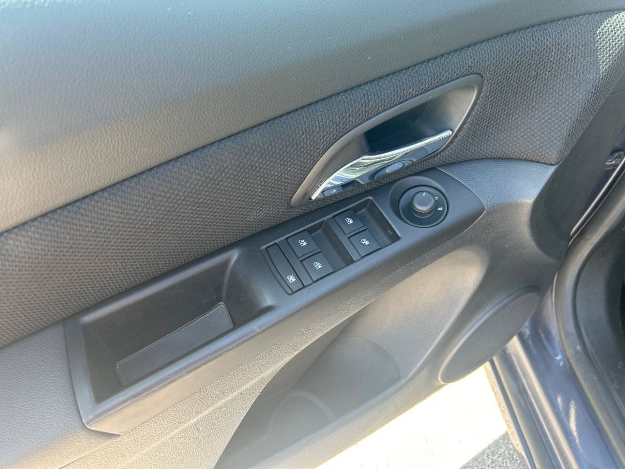Used 2014 Chevrolet Cruze LT FWD image 12