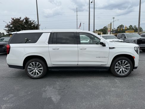 Used 2023 GMC Yukon XL Denali RWD image 11