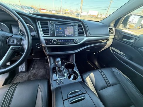 Used 2017 Toyota Highlander SE image 15