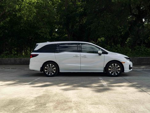 Certified 2025 Honda Odyssey Elite image 10