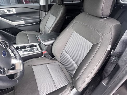 Used 2022 Ford Explorer XLT image 7