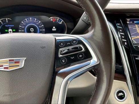 Used 2017 Cadillac Escalade Luxury RWD image 24