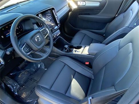 New 2026 Volvo XC40 B4 Core image 19