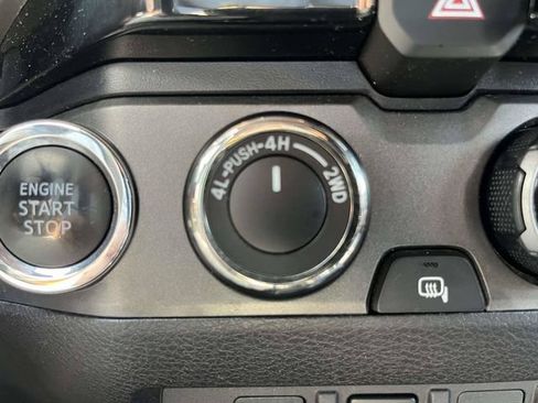 Used 2018 Toyota Tacoma TRD Off-Road AWD/4WD image 30