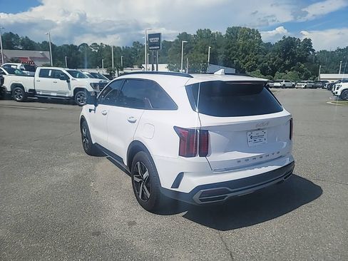 Certified 2022 Kia Sorento S w/ Panoramic Sunroof Package FWD image 5