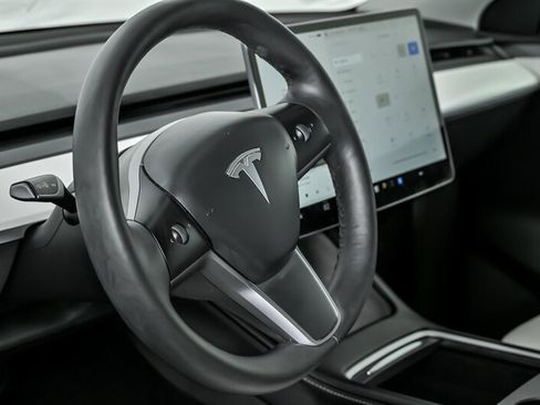 Used 2022 Tesla Model Y Long Range image 21