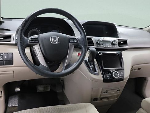 Used 2017 Honda Odyssey SE image 6