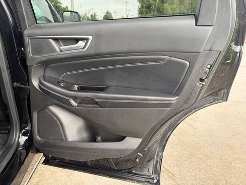 Used 2018 Ford Edge Titanium w/ Technology Package FWD image 18