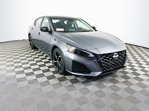 New 2025 Nissan Altima 2.5 SR image 3