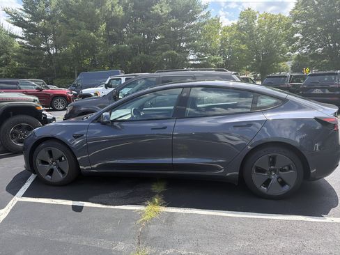 Used 2023 Tesla Model 3 Standard Range RWD image 4