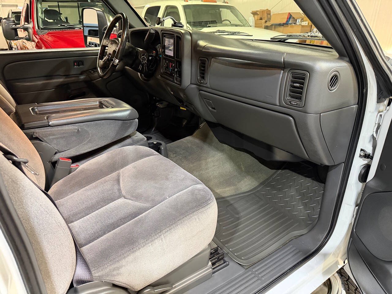Used 2007 GMC Sierra 2500 SLE w/ Heavy-Duty Power Package AWD/4WD image 7