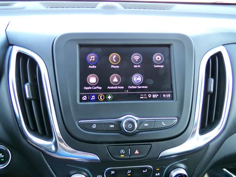 Used 2024 Chevrolet Equinox LT AWD/4WD image 9