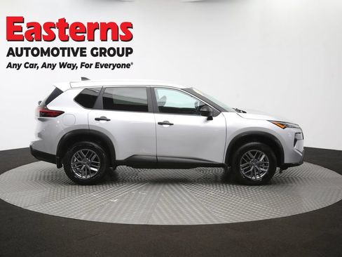 Used 2024 Nissan Rogue S AWD/4WD image 46