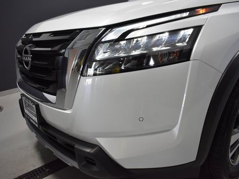 New 2025 Nissan Pathfinder SL image 11