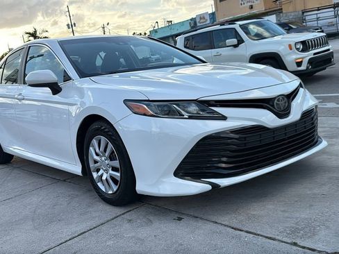 Used 2018 Toyota Camry L image 15
