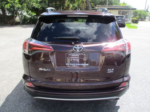 Used 2017 Toyota RAV4 XLE AWD/4WD image 7