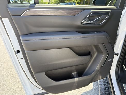 Used 2023 Chevrolet Suburban Z71 w/ Luxury Package image 7