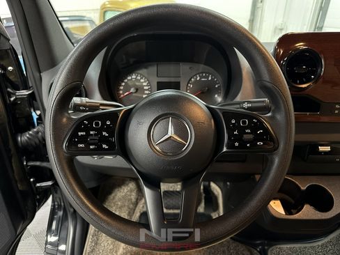 Used 2020 Mercedes-Benz Sprinter 3500 image 18