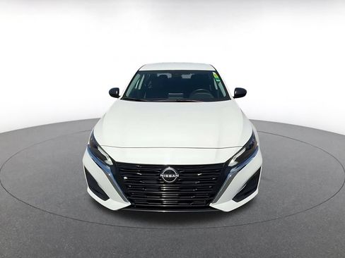 Used 2025 Nissan Altima 2.5 SV FWD image 4
