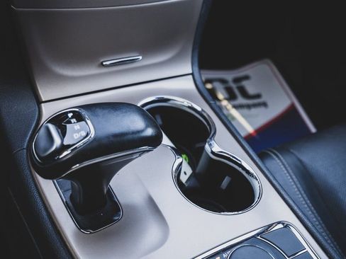 Used 2015 Jeep Grand Cherokee Limited w/ Luxury Group II image 5