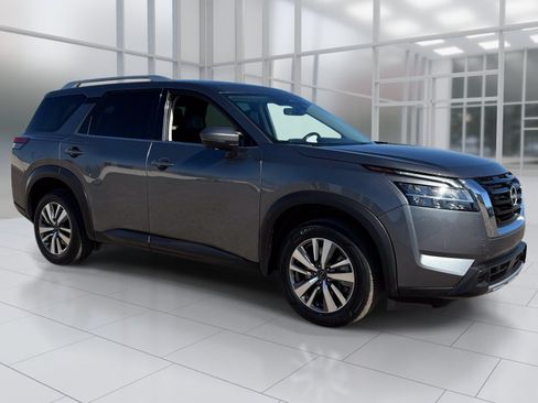 Certified 2023 Nissan Pathfinder SL FWD image 8