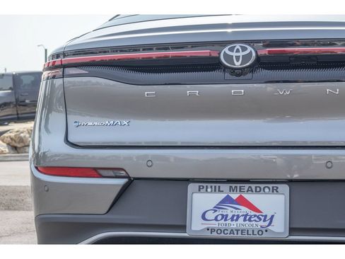 Used 2025 Toyota Crown Platinum AWD/4WD image 28