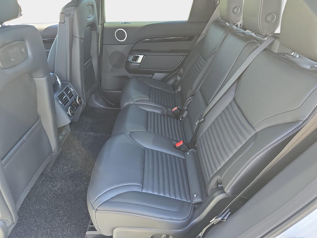 New 2026 Land Rover Discovery S AWD/4WD image 16