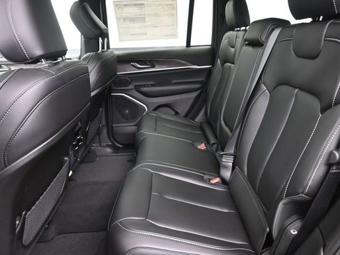 New 2026 Jeep Grand Cherokee Limited RWD image 10