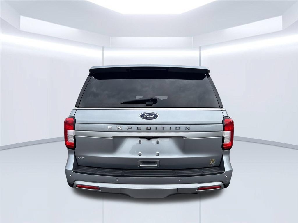 Used 2024 Ford Expedition XLT AWD/4WD image 5