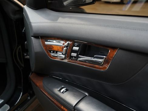 Used 2011 Mercedes-Benz CL 550 4MATIC w/ Sport Pkg Plus One image 45