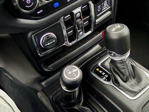 Used 2025 Jeep Wrangler Unlimited Sahara w/ Safety Group AWD/4WD image 16